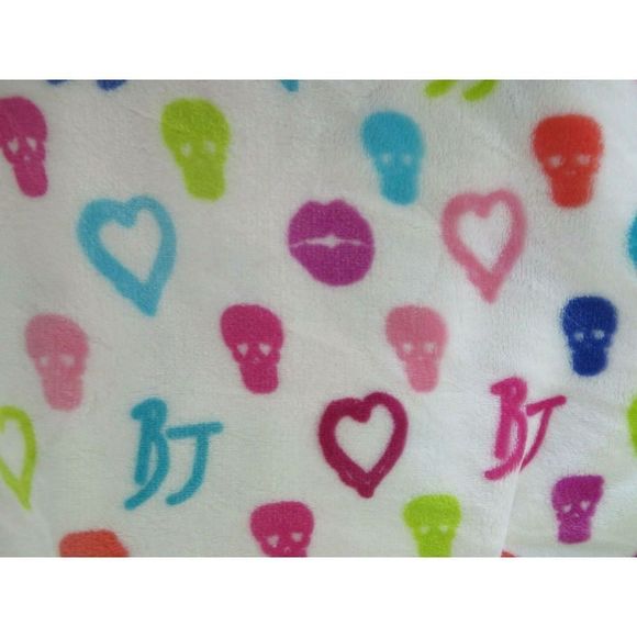 Betsey Johnson Throw Blanket 50x60 Hearts Skulls Lips BJ Rainbow WHITE Plush $68 - Picture 4 of 4